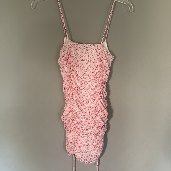 Liz and Sara Size small scrunched heart mini spaghetti strap body-con dress - Picture 2 of 4